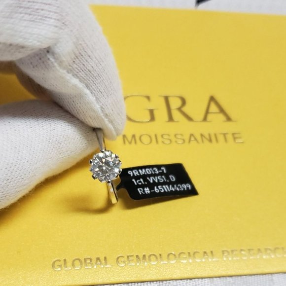 1 Carat Moissanite Ring with 925 Sterling Silver Band, D-VVS1 (M113) - Picture 1 of 6
